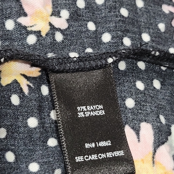 TORRID Sz 6X Polka Dot Floral Button Down Blouse - Picture 7 of 8